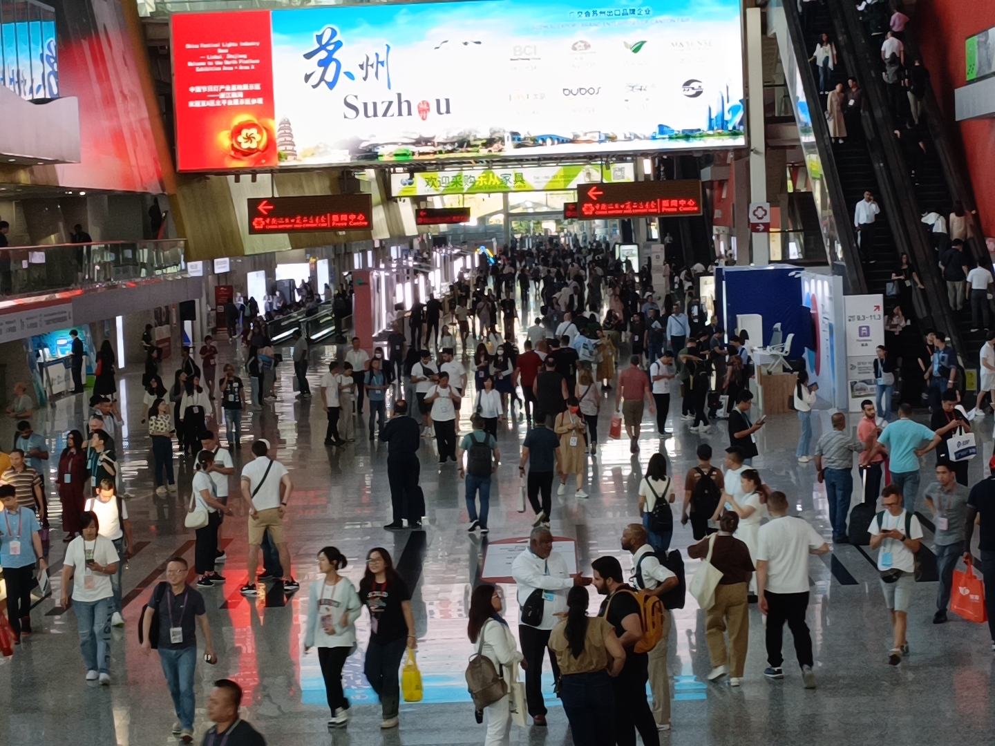 精彩綻放丨偉業(yè)鋁材x134屆廣交會(huì)，實(shí)力“圈粉”征戰(zhàn)全球